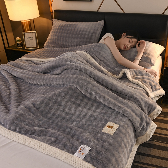 91家纺网 家纺一手货源 找家纺 yyds网供 2025新款仿兔绒毛毯子超柔毛绒毯面包格高克重盖毯沙发毯冬季兔绒格 兔绒格-浅灰-风格二