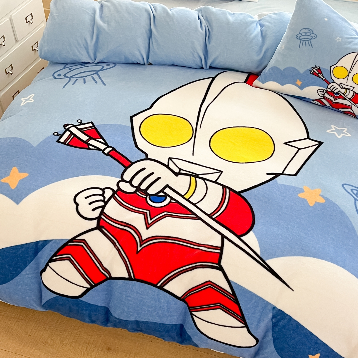 91家纺网 家纺一手货源 找家纺 蘭菲家纺 2025新款奥特曼牛奶绒四件套 奥特曼-独行者