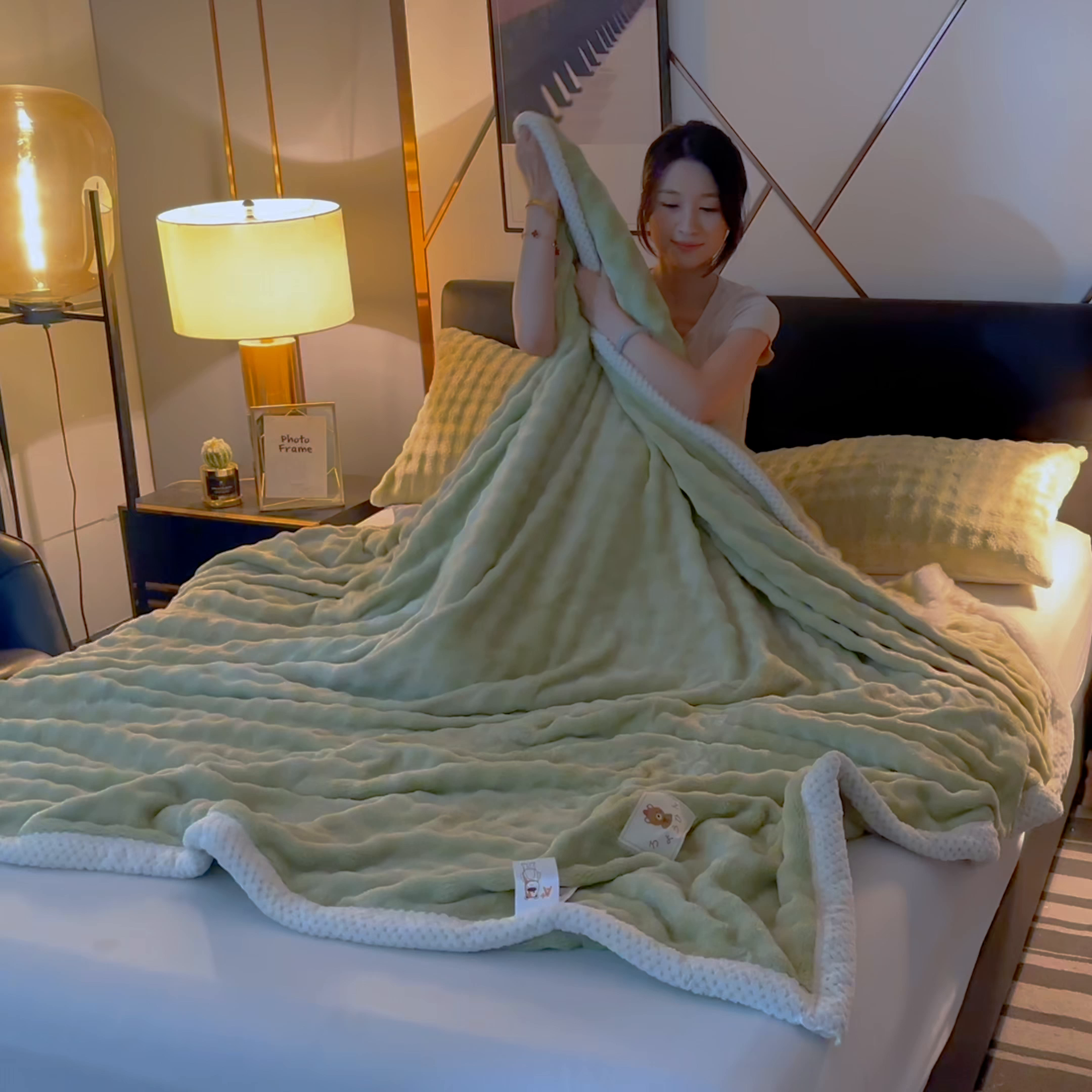 91家纺网 家纺一手货源 找家纺 （总）yyds网供 2025新款仿兔绒毛毯子超柔毛绒毯面包格高克重盖毯沙发毯冬季兔绒格