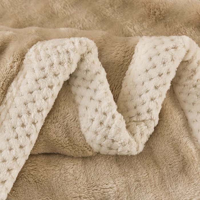 91家纺网 家纺一手货源 找家纺 yyds网供 2025新款仿兔绒毛毯子超柔毛绒毯面包格高克重盖毯沙发毯冬季兔绒格 兔绒格-米咖