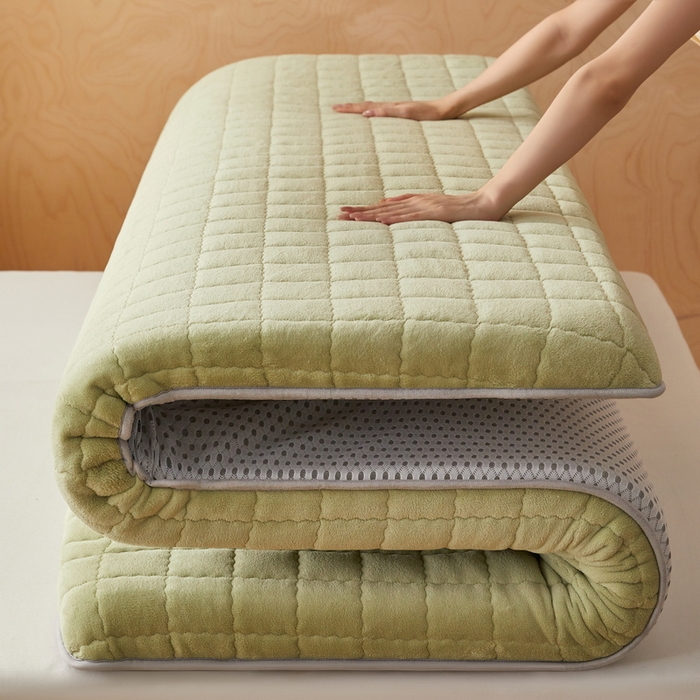 91家纺网 家纺一手货源 找家纺 （总）喜她床垫 2025新款保暖牛奶绒抗压棉床垫（专版烫画）