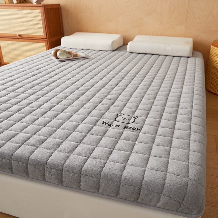91家纺网 家纺一手货源 找家纺 （总）喜她床垫 2025新款保暖牛奶绒抗压棉床垫（专版烫画）