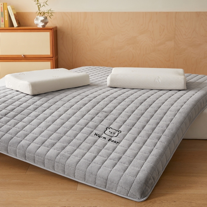 91家纺网 家纺一手货源 找家纺 （总）喜她床垫 2025新款保暖牛奶绒抗压棉床垫（专版烫画）