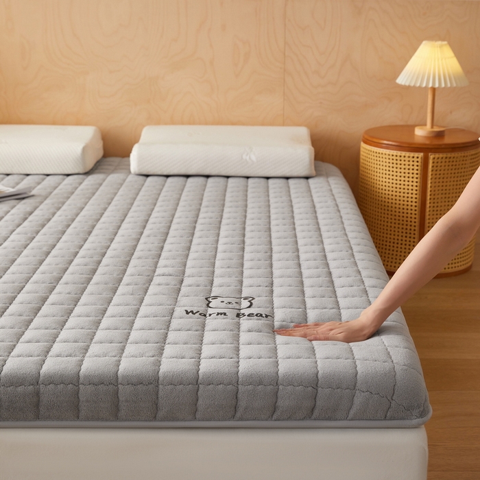 91家纺网 家纺一手货源 找家纺 喜她床垫 2025新款保暖牛奶绒抗压棉床垫（专版烫画） 牛奶绒灰（5cm）