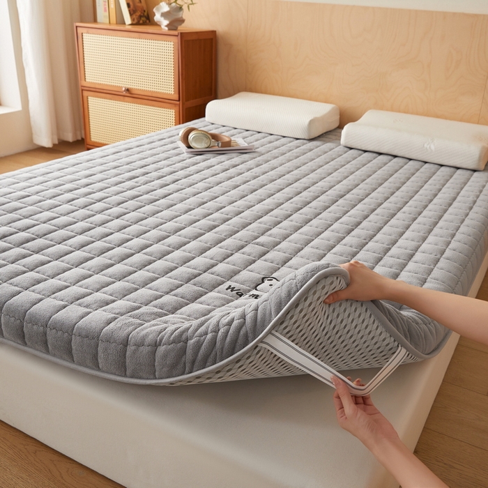 91家纺网 家纺一手货源 找家纺 喜她床垫 2025新款保暖牛奶绒抗压棉床垫（专版烫画） 牛奶绒灰（5cm）