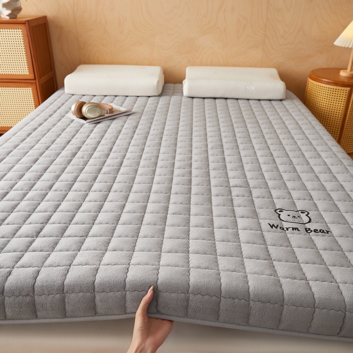 91家纺网 家纺一手货源 找家纺 喜她床垫 2025新款保暖牛奶绒抗压棉床垫（专版烫画） 牛奶绒灰（5cm）