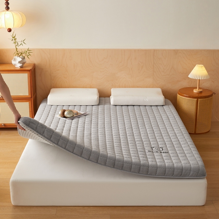 91家纺网 家纺一手货源 找家纺 喜她床垫 2025新款保暖牛奶绒抗压棉床垫（专版烫画） 牛奶绒灰（5cm）