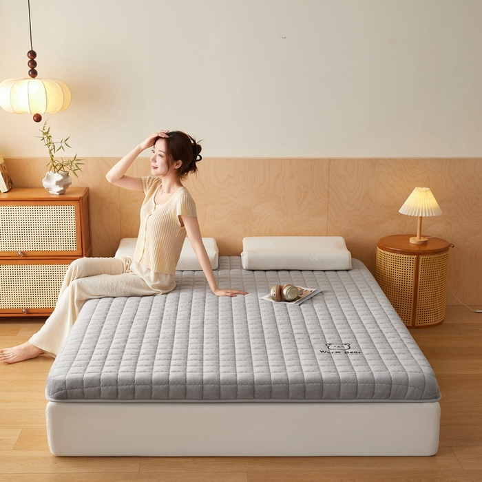 91家纺网 家纺一手货源 找家纺 喜她床垫 2025新款保暖牛奶绒抗压棉床垫（专版烫画） 牛奶绒灰（5cm）