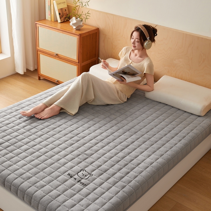 91家纺网 家纺一手货源 找家纺 喜她床垫 2025新款保暖牛奶绒抗压棉床垫（专版烫画） 牛奶绒灰（5cm）
