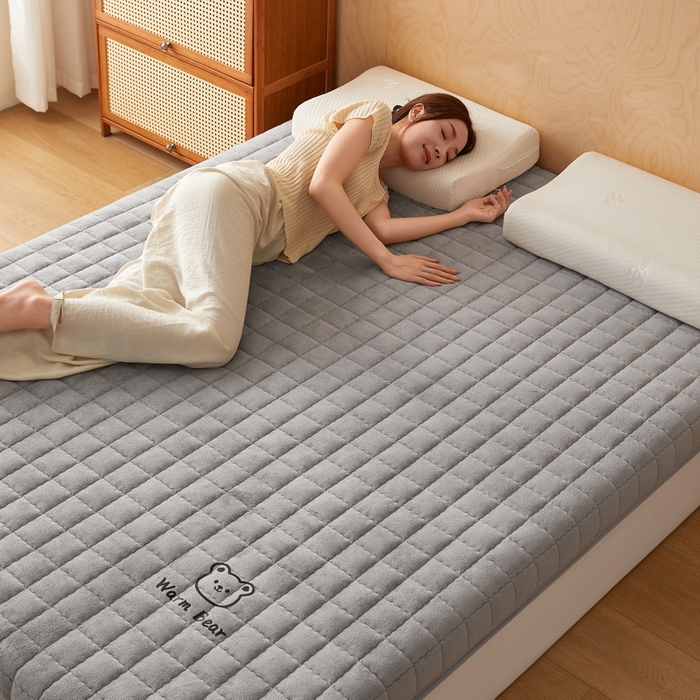 91家纺网 家纺一手货源 找家纺 喜她床垫 2025新款保暖牛奶绒抗压棉床垫（专版烫画） 牛奶绒灰（5cm）