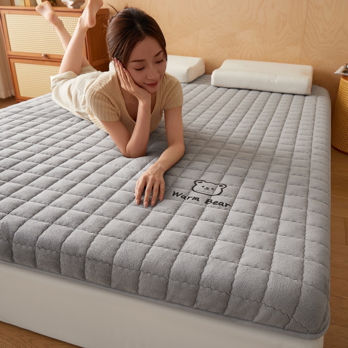 91家纺网 家纺一手货源 找家纺 喜她床垫 2025新款保暖牛奶绒抗压棉床垫（专版烫画） 牛奶绒灰（5cm）
