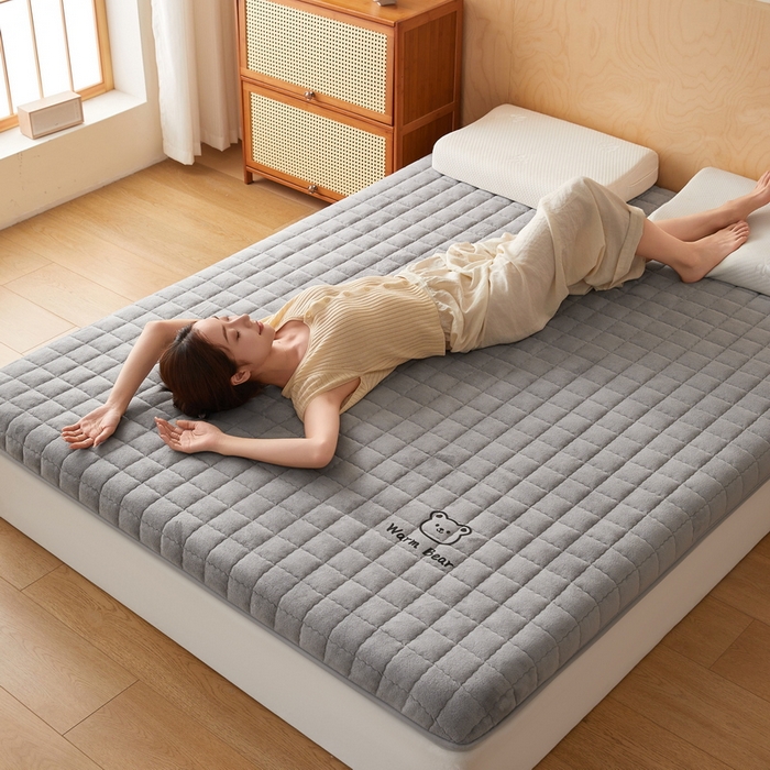 91家纺网 家纺一手货源 找家纺 喜她床垫 2025新款保暖牛奶绒抗压棉床垫（专版烫画） 牛奶绒灰（5cm）