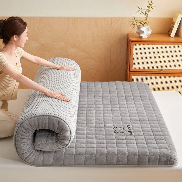 91家纺网 家纺一手货源 找家纺 喜她床垫 2025新款保暖牛奶绒抗压棉床垫（专版烫画） 牛奶绒灰（5cm）