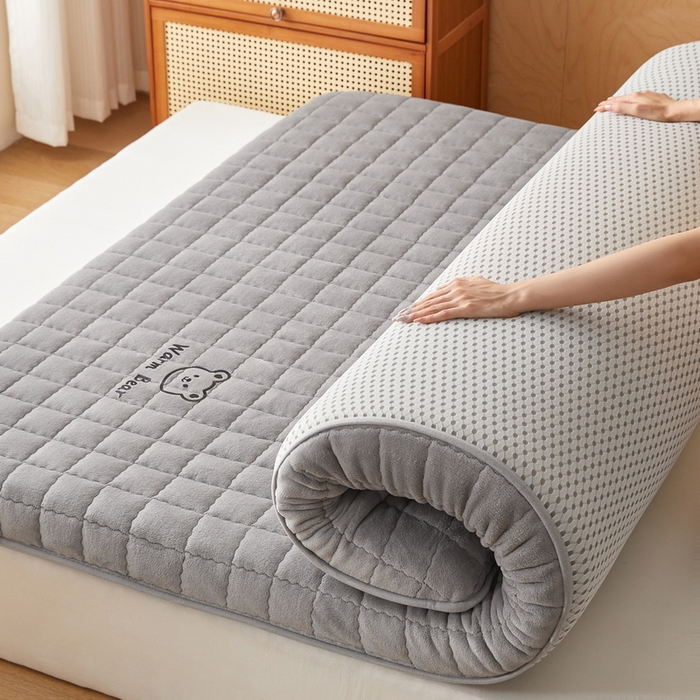 91家纺网 家纺一手货源 找家纺 喜她床垫 2025新款保暖牛奶绒抗压棉床垫（专版烫画） 牛奶绒灰（5cm）