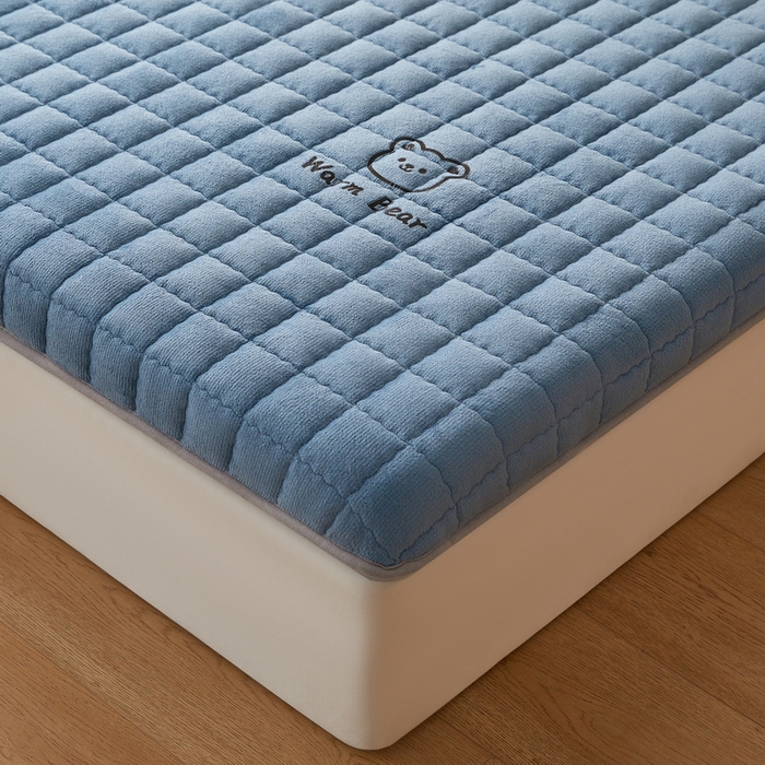91家纺网 家纺一手货源 找家纺 喜她床垫 2025新款保暖牛奶绒抗压棉床垫（专版烫画） 牛奶绒蓝（8cm）