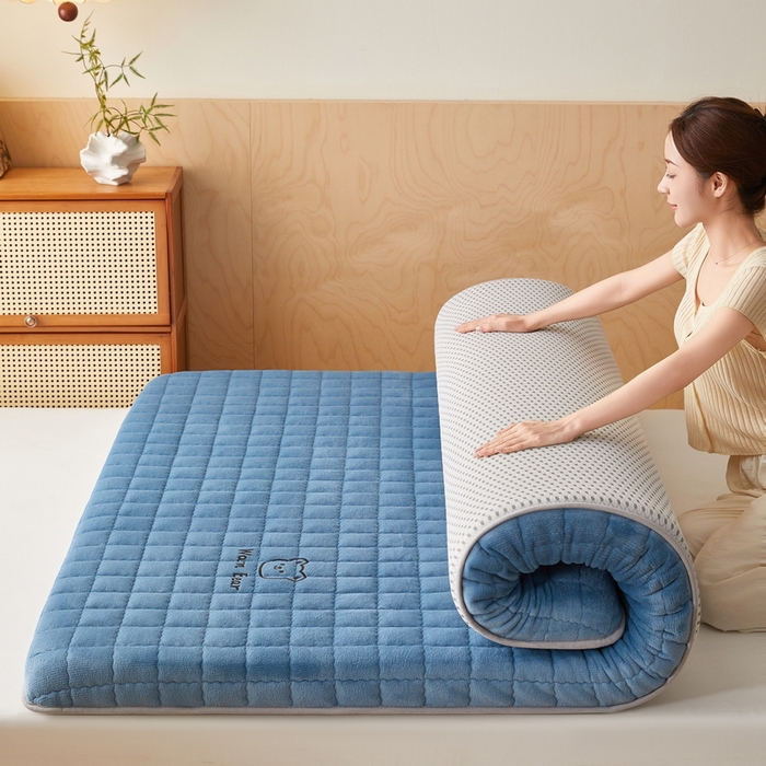 91家纺网 家纺一手货源 找家纺 喜她床垫 2025新款保暖牛奶绒抗压棉床垫（专版烫画） 牛奶绒蓝（8cm）