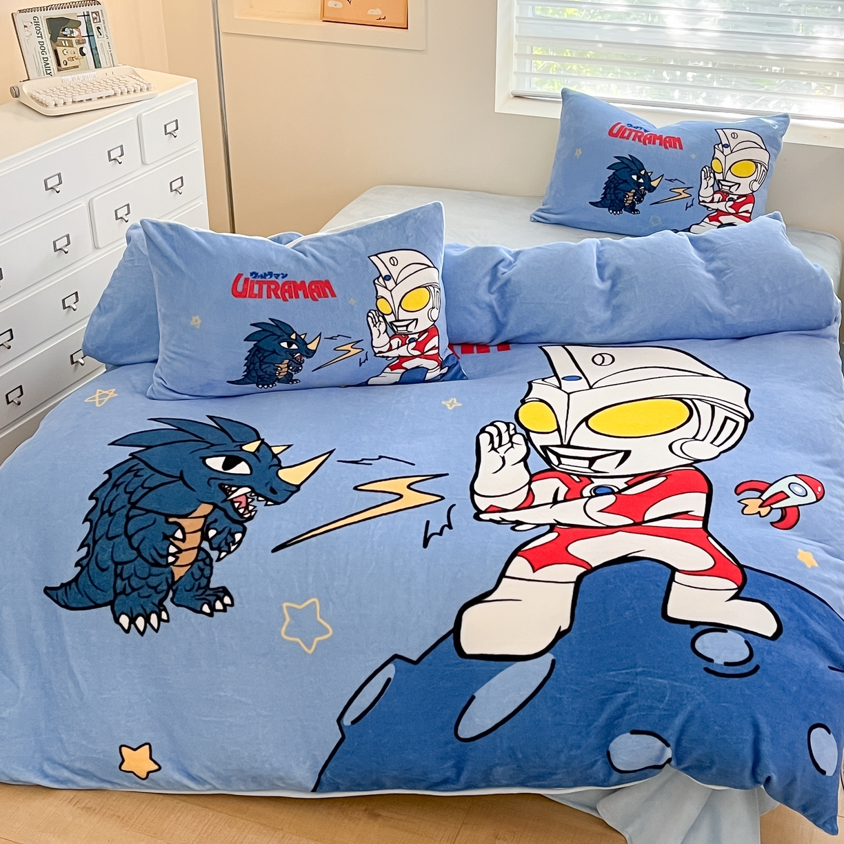 91家纺网 家纺一手货源 找家纺 蘭菲家纺 2025新款奥特曼牛奶绒四件套 奥特曼-闪电