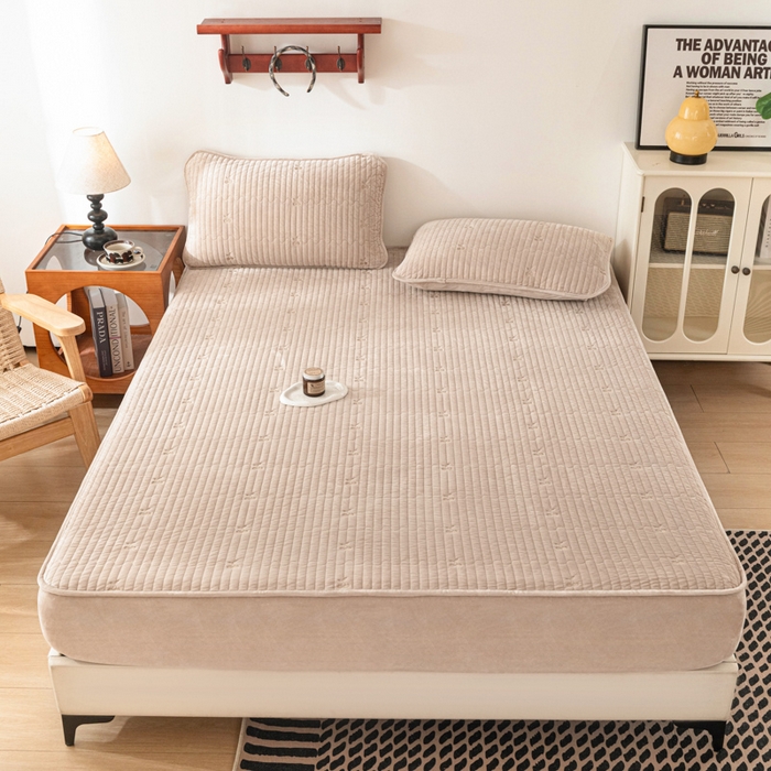 91家纺网 家纺一手货源 找家纺 佳笠家居 2025新款婴儿绒宝宝绒樱桃刺绣夹棉床笠 香槟金