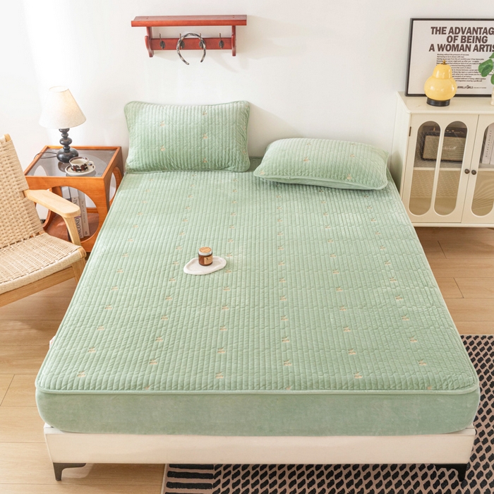 91家纺网 家纺一手货源 找家纺 佳笠家居 2025新款婴儿绒宝宝绒樱桃刺绣夹棉床笠 青柠色