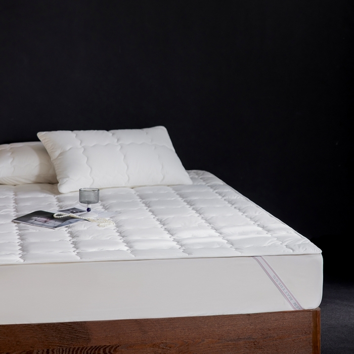 91家纺网 家纺一手货源 找家纺 丽笙被芯 2025新款抑菌低致敏四季床护垫 抑菌低致敏四季床护垫 绑带款