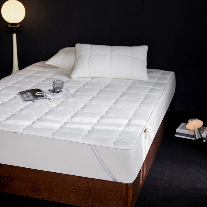 91家纺网 家纺一手货源 找家纺 丽笙被芯 2025新款抑菌低致敏四季床护垫 抑菌低致敏四季床护垫 绑带款