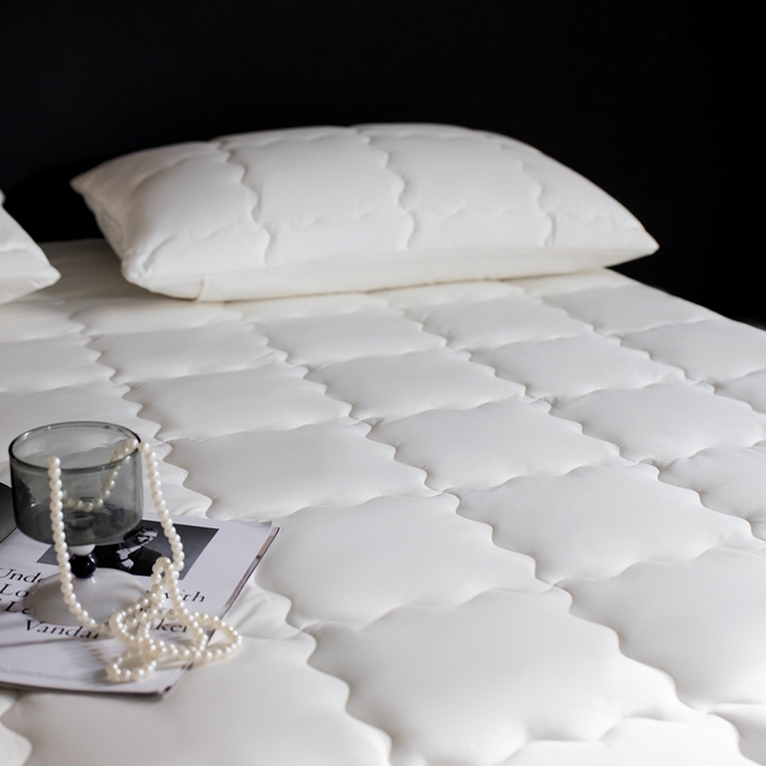 91家纺网 家纺一手货源 找家纺 丽笙被芯 2025新款抑菌低致敏四季床护垫 抑菌低致敏四季床护垫 床笠款