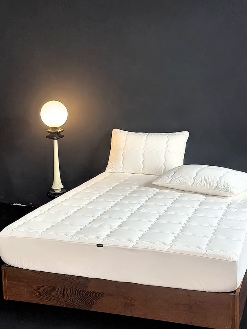 91家纺网 家纺一手货源 找家纺 丽笙被芯 2025新款抑菌低致敏四季床护垫 抑菌低致敏四季床护垫 床笠款