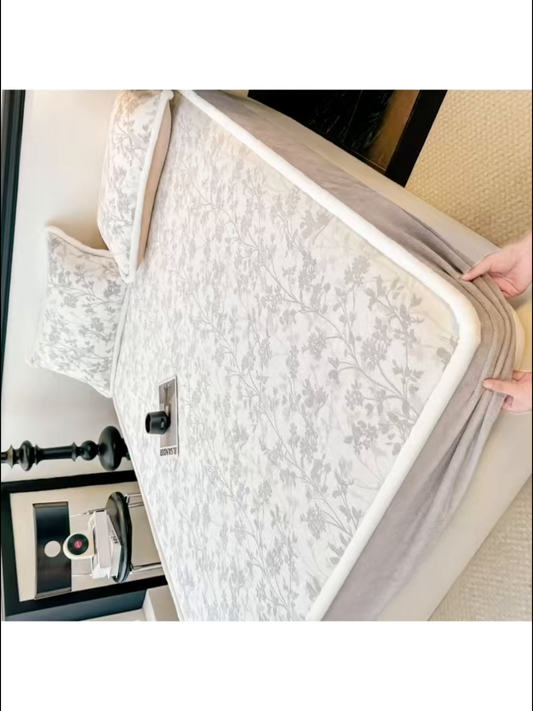 91家纺网 家纺一手货源 找家纺 （总）盛眠家纺 2025新款牛奶绒雕花兔毛包边床笠三件套