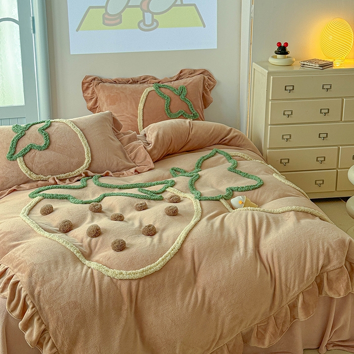 91家纺网 家纺一手货源 找家纺 （总）缘生活 2025新款牛奶绒-簇绒绣草莓四件套