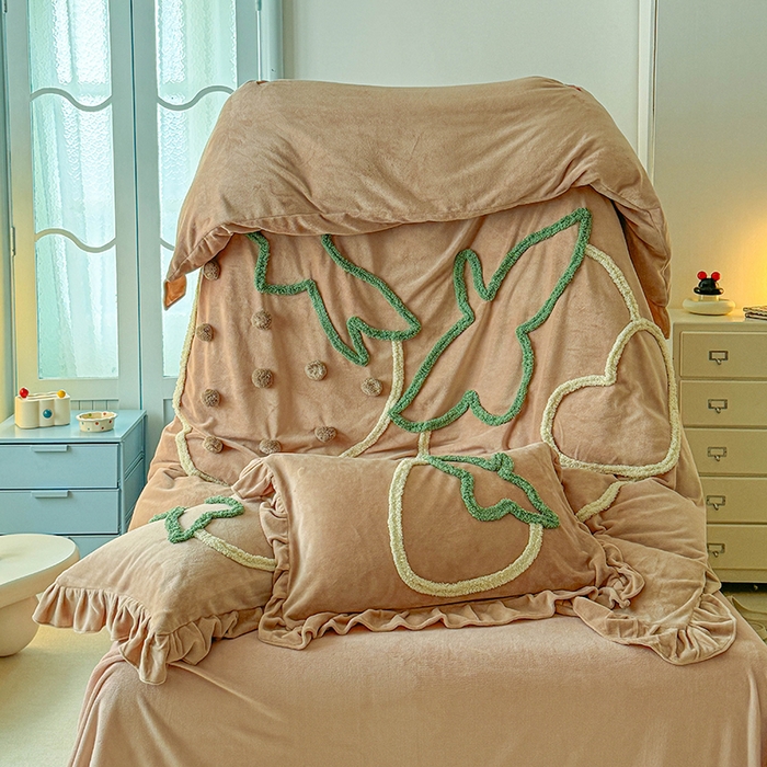 91家纺网 家纺一手货源 找家纺 （总）缘生活 2025新款牛奶绒-簇绒绣草莓四件套