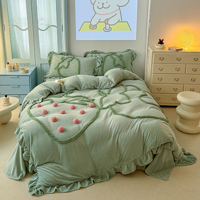 91家纺网 家纺一手货源 找家纺 （总）缘生活 2025新款牛奶绒-簇绒绣草莓四件套