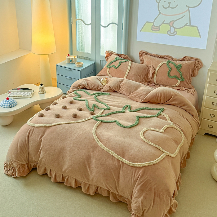 91家纺网 家纺一手货源 找家纺 （总）缘生活 2025新款牛奶绒-簇绒绣草莓四件套