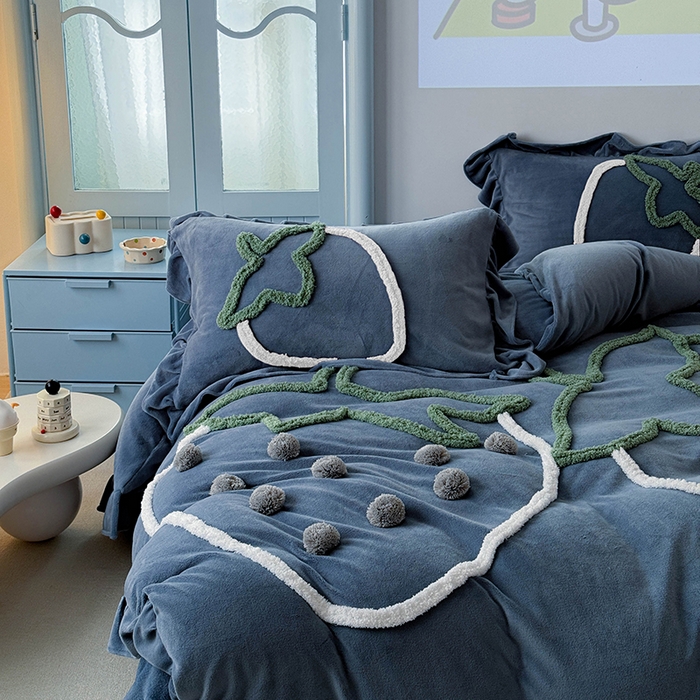 91家纺网 家纺一手货源 找家纺 缘生活 2025新款牛奶绒-簇绒绣草莓四件套 簇绒绣草莓-蓝色