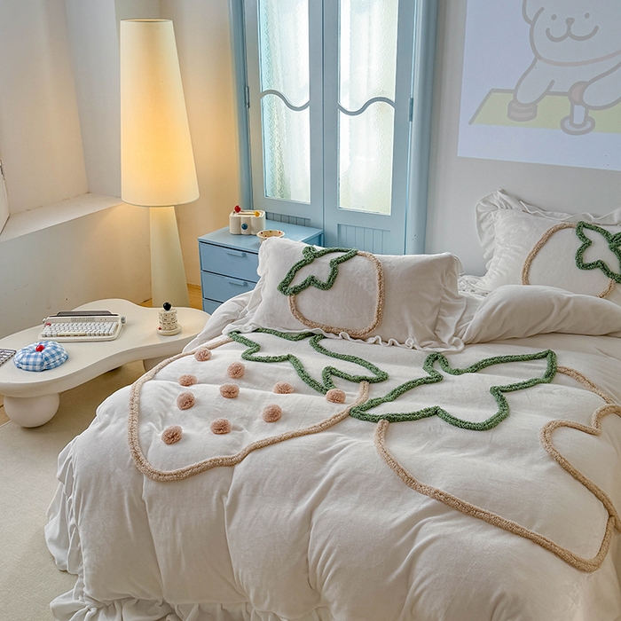 91家纺网 家纺一手货源 找家纺 缘生活 2025新款牛奶绒-簇绒绣草莓四件套 簇绒绣草莓-本白
