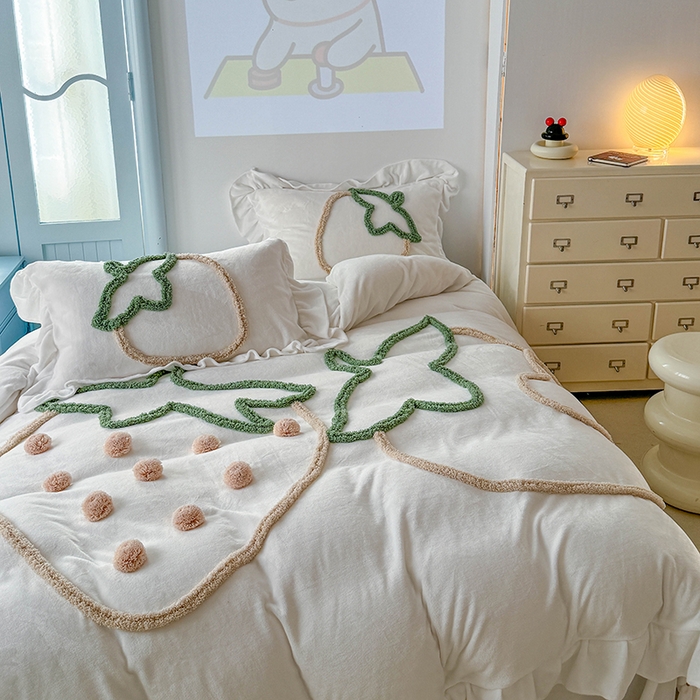 91家纺网 家纺一手货源 找家纺 缘生活 2025新款牛奶绒-簇绒绣草莓四件套 簇绒绣草莓-本白