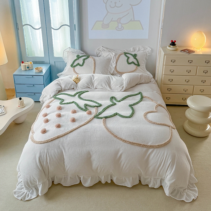 91家纺网 家纺一手货源 找家纺 缘生活 2025新款牛奶绒-簇绒绣草莓四件套 簇绒绣草莓-本白