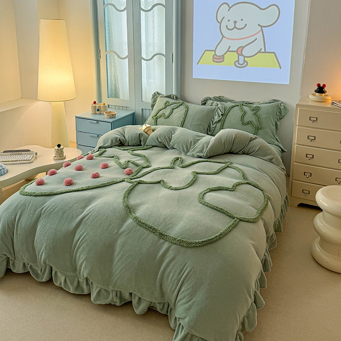 91家纺网 家纺一手货源 找家纺 缘生活 2025新款牛奶绒-簇绒绣草莓四件套 簇绒绣草莓-抹茶绿