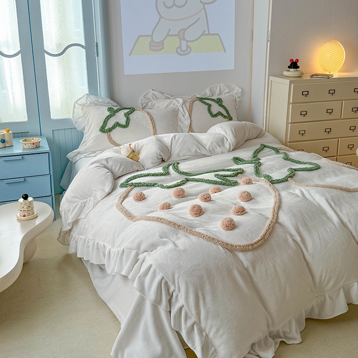 91家纺网 家纺一手货源 找家纺 缘生活 2025新款牛奶绒-簇绒绣草莓四件套 簇绒绣草莓-本白