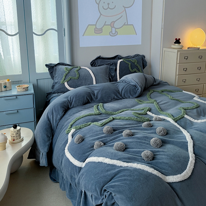 91家纺网 家纺一手货源 找家纺 缘生活 2025新款牛奶绒-簇绒绣草莓四件套 簇绒绣草莓-蓝色