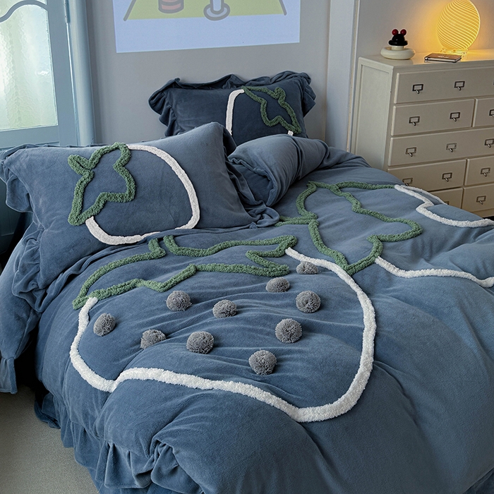 91家纺网 家纺一手货源 找家纺 缘生活 2025新款牛奶绒-簇绒绣草莓四件套 簇绒绣草莓-蓝色