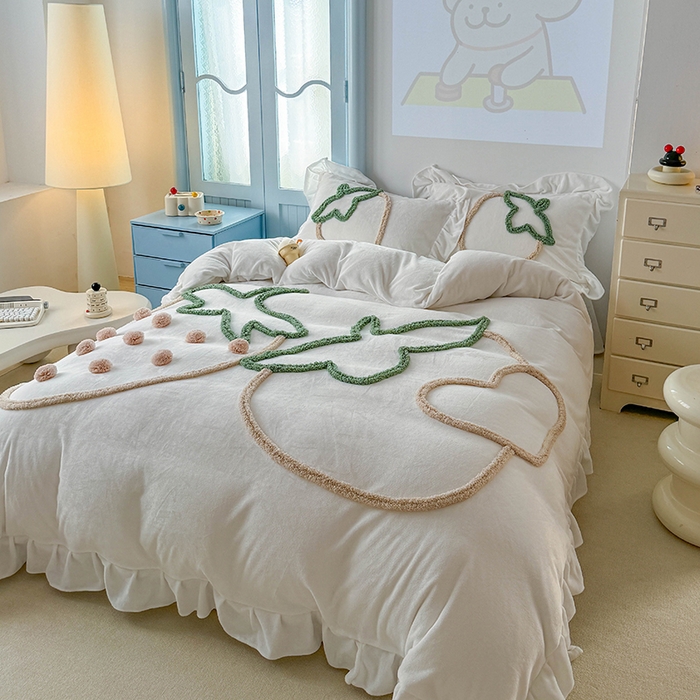 91家纺网 家纺一手货源 找家纺 缘生活 2025新款牛奶绒-簇绒绣草莓四件套 簇绒绣草莓-本白