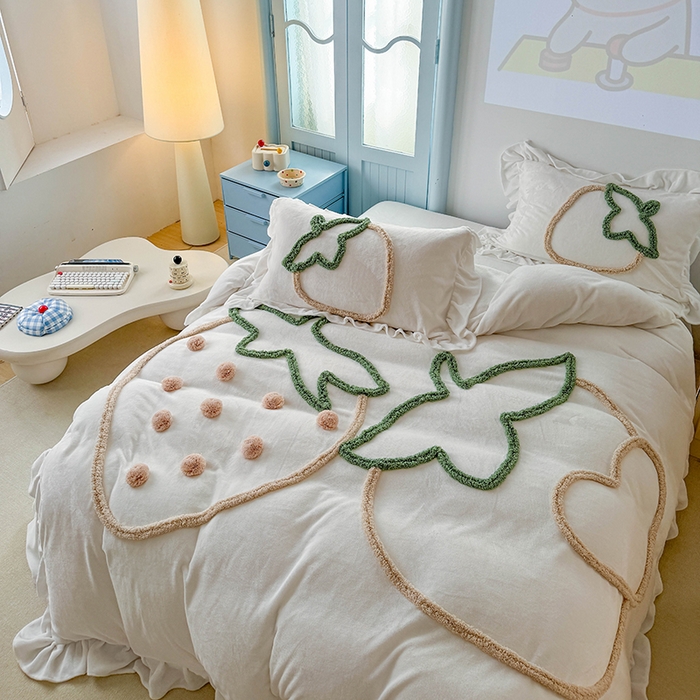 91家纺网 家纺一手货源 找家纺 缘生活 2025新款牛奶绒-簇绒绣草莓四件套 簇绒绣草莓-本白