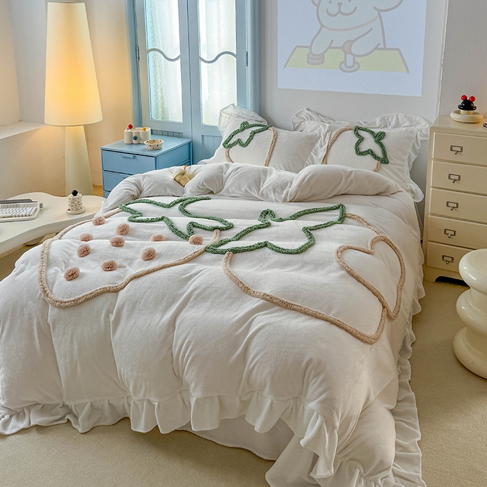 91家纺网 家纺一手货源 找家纺 缘生活 2025新款牛奶绒-簇绒绣草莓四件套 簇绒绣草莓-本白