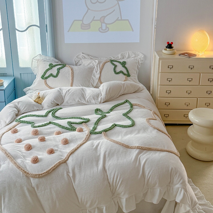 91家纺网 家纺一手货源 找家纺 缘生活 2025新款牛奶绒-簇绒绣草莓四件套 簇绒绣草莓-本白