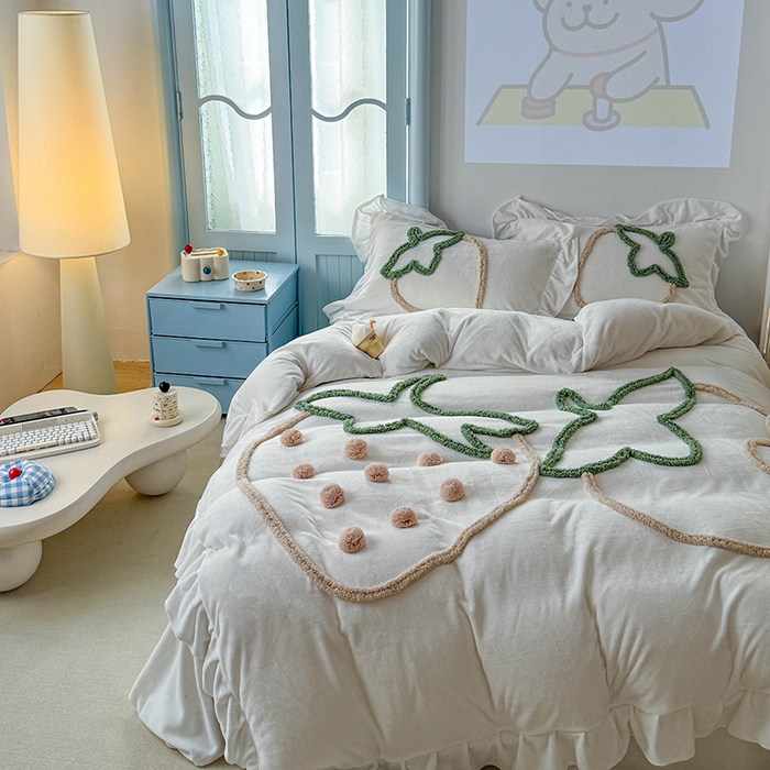 91家纺网 家纺一手货源 找家纺 缘生活 2025新款牛奶绒-簇绒绣草莓四件套 簇绒绣草莓-本白