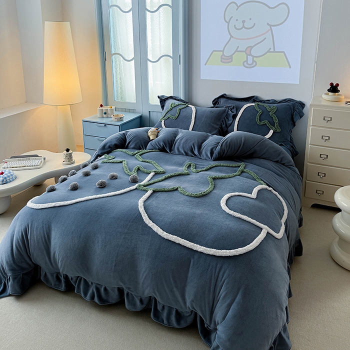 91家纺网 家纺一手货源 找家纺 缘生活 2025新款牛奶绒-簇绒绣草莓四件套 簇绒绣草莓-蓝色