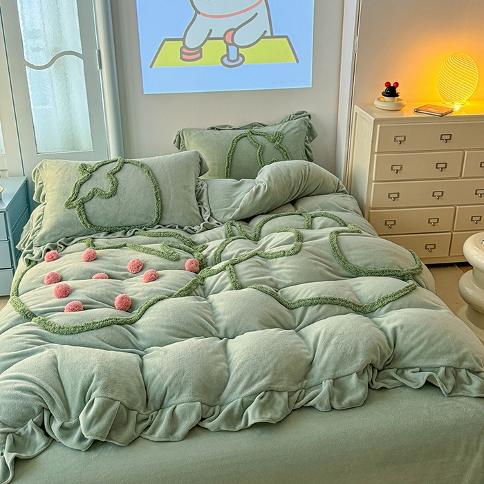 91家纺网 家纺一手货源 找家纺 缘生活 2025新款牛奶绒-簇绒绣草莓四件套 簇绒绣草莓-抹茶绿