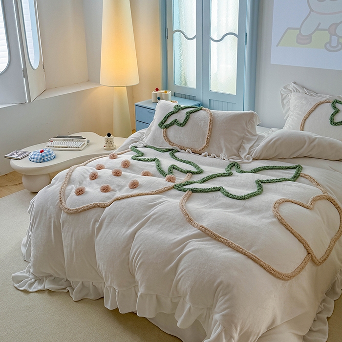 91家纺网 家纺一手货源 找家纺 缘生活 2025新款牛奶绒-簇绒绣草莓四件套 簇绒绣草莓-本白