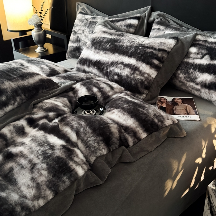 91家纺网 家纺一手货源 找家纺 九花鹿 2025新款宽边水貂绒皮草绒四件套 水貂绒-玛丽娜(气质灰）