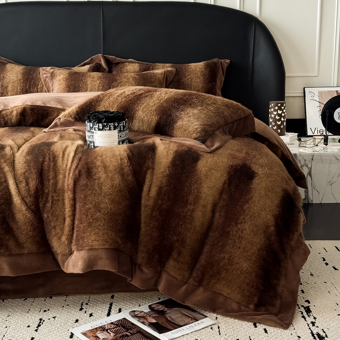 91家纺网 家纺一手货源 找家纺 九花鹿 2025新款宽边水貂绒皮草绒四件套 水貂绒-巴洛克